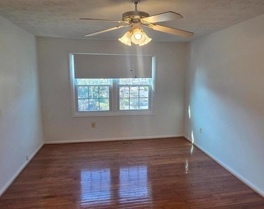 6823 Ben Franklin Road - Photo Thumbnail 11