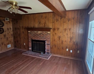 6823 Ben Franklin Road - Photo Thumbnail 6