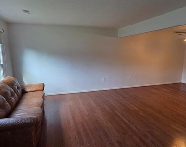 6823 Ben Franklin Road - Photo Thumbnail 5