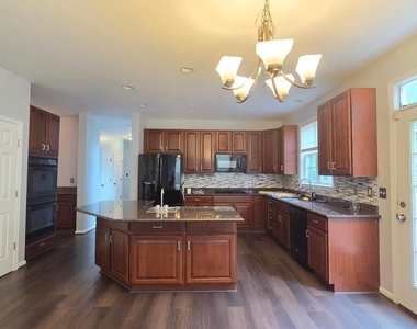 7659 Shuttington Drive - Photo Thumbnail 11