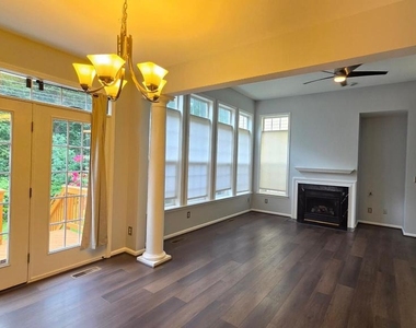 7659 Shuttington Drive - Photo Thumbnail 10
