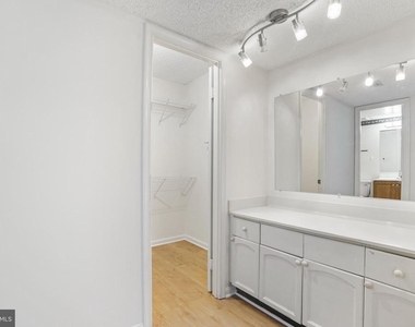 3800 Powell Lane - Photo Thumbnail 14