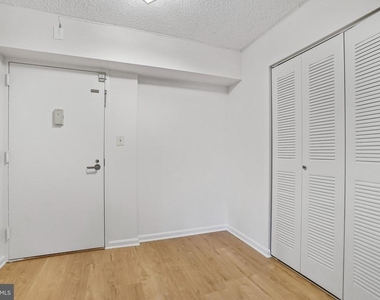 3800 Powell Lane - Photo Thumbnail 2