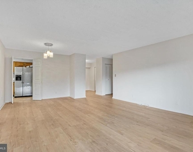3800 Powell Lane - Photo Thumbnail 7