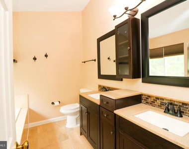 7435 Digby Green - Photo Thumbnail 14