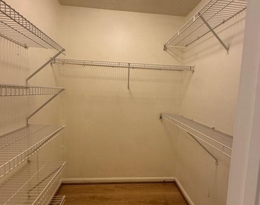 3115 Patrick Henry Drive - Photo Thumbnail 8
