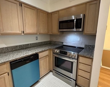 3115 Patrick Henry Drive - Photo Thumbnail 4