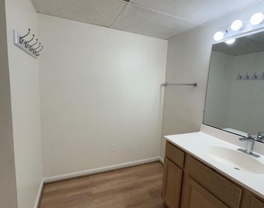 3115 Patrick Henry Drive - Photo Thumbnail 10