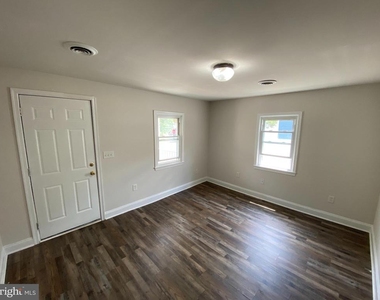 806 Weedon Street - Photo Thumbnail 5