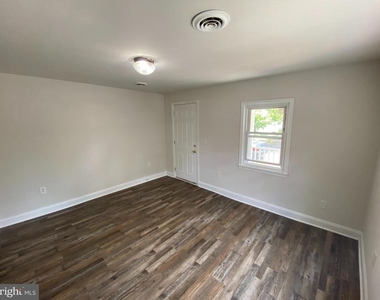 806 Weedon Street - Photo Thumbnail 4