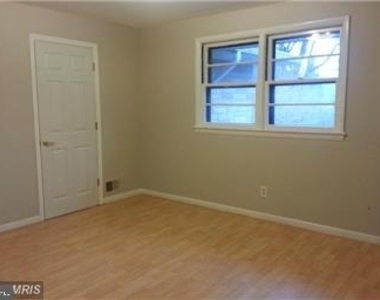 1432 S Greenbrier Street - Photo Thumbnail 7