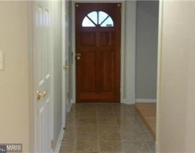 1432 S Greenbrier Street - Photo Thumbnail 1