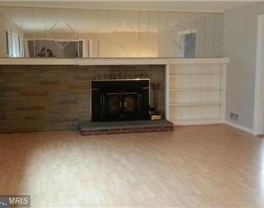 1432 S Greenbrier Street - Photo Thumbnail 2