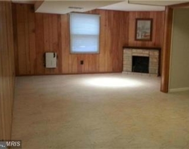 1432 S Greenbrier Street - Photo Thumbnail 11
