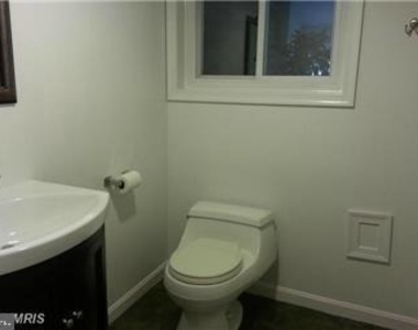 1432 S Greenbrier Street - Photo Thumbnail 12