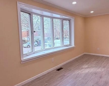 460 Parlin Street - Photo Thumbnail 5