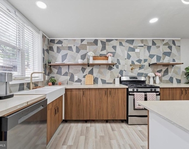 1644 S 26th Street - Photo Thumbnail 12
