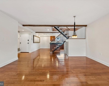1111 Mount Vernon Street - Photo Thumbnail 3