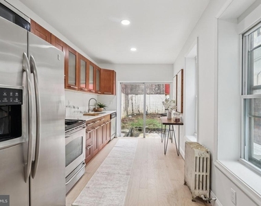 1302 N Lawrence Street - Photo Thumbnail 9