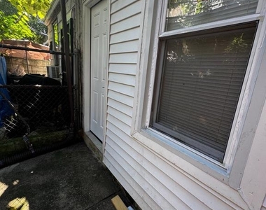 625 E Thayer Street - Photo Thumbnail 7