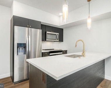 1102 Germantown Avenue - Photo Thumbnail 5