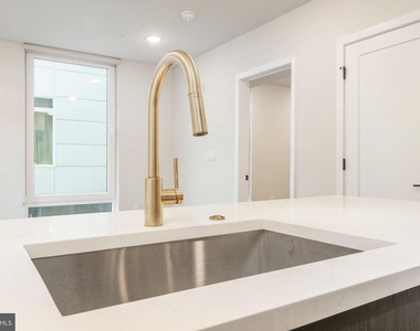 1102 Germantown Avenue - Photo Thumbnail 12