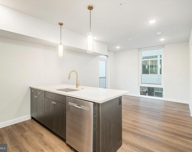 1102 Germantown Avenue - Photo Thumbnail 4