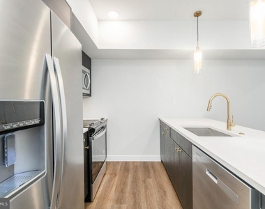 1102 Germantown Avenue - Photo Thumbnail 7
