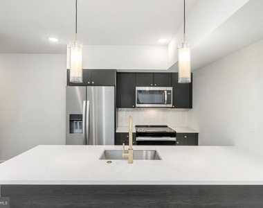 1102 Germantown Avenue - Photo Thumbnail 6