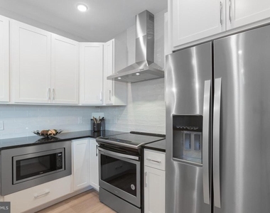 1513 Ridge Avenue - Photo Thumbnail 3