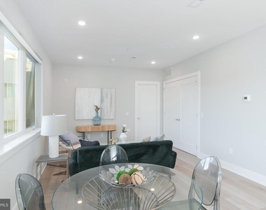 1513 Ridge Avenue - Photo Thumbnail 11