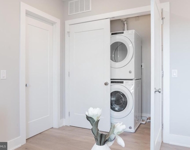 1513 Ridge Avenue - Photo Thumbnail 13