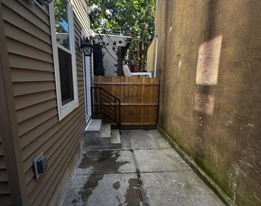 104 W Ontario Street - Photo Thumbnail 3
