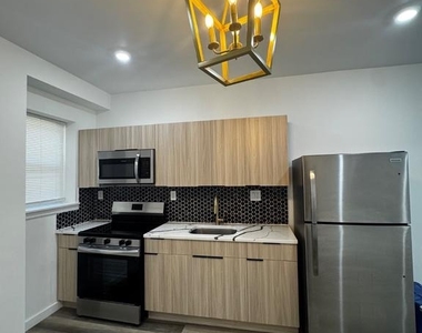 104 W Ontario Street - Photo Thumbnail 1