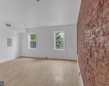 2313 Frankford Avenue - Photo Thumbnail 9
