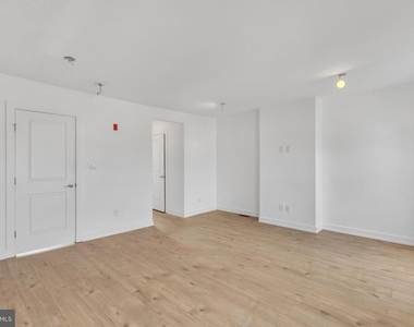 2313 Frankford Avenue - Photo Thumbnail 11