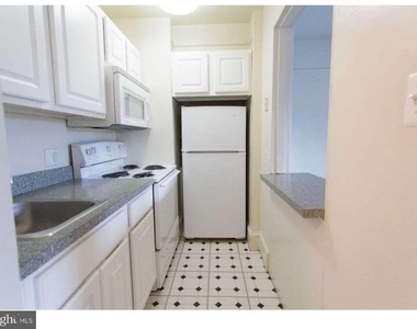 427 Vine Street - Photo Thumbnail 3