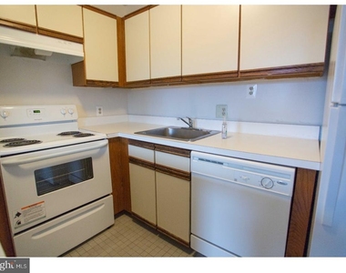 427 Vine Street - Photo Thumbnail 8