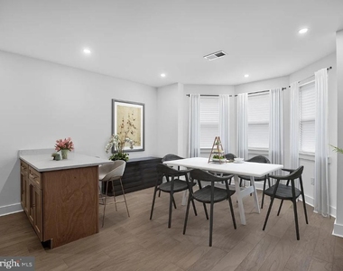 532 E Johnson Street - Photo Thumbnail 3