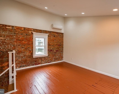 211 W Stiles Street - Photo Thumbnail 14