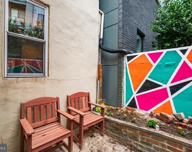 211 W Stiles Street - Photo Thumbnail 17
