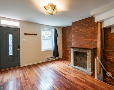 211 W Stiles Street - Photo Thumbnail 1