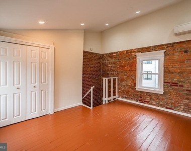 211 W Stiles Street - Photo Thumbnail 12