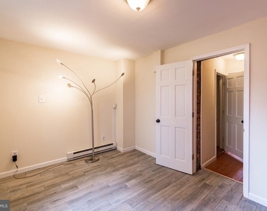 211 W Stiles Street - Photo Thumbnail 5