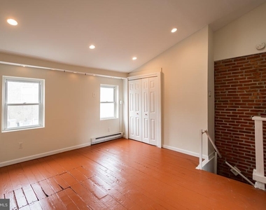 211 W Stiles Street - Photo Thumbnail 10