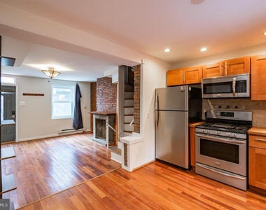 211 W Stiles Street - Photo Thumbnail 3