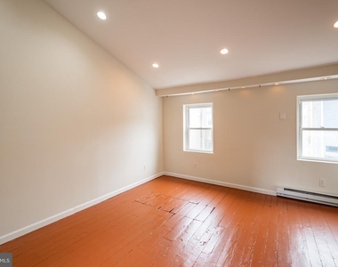 211 W Stiles Street - Photo Thumbnail 9