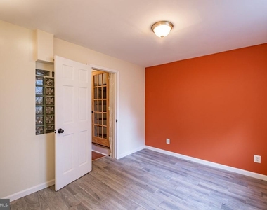 211 W Stiles Street - Photo Thumbnail 7