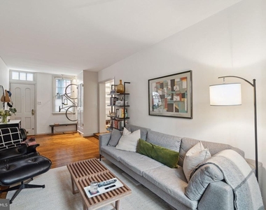 2518 Panama Street - Photo Thumbnail 4