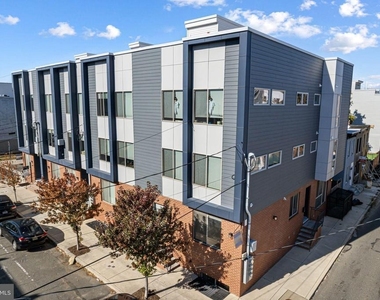 411 W Berks Street - Photo Thumbnail 2